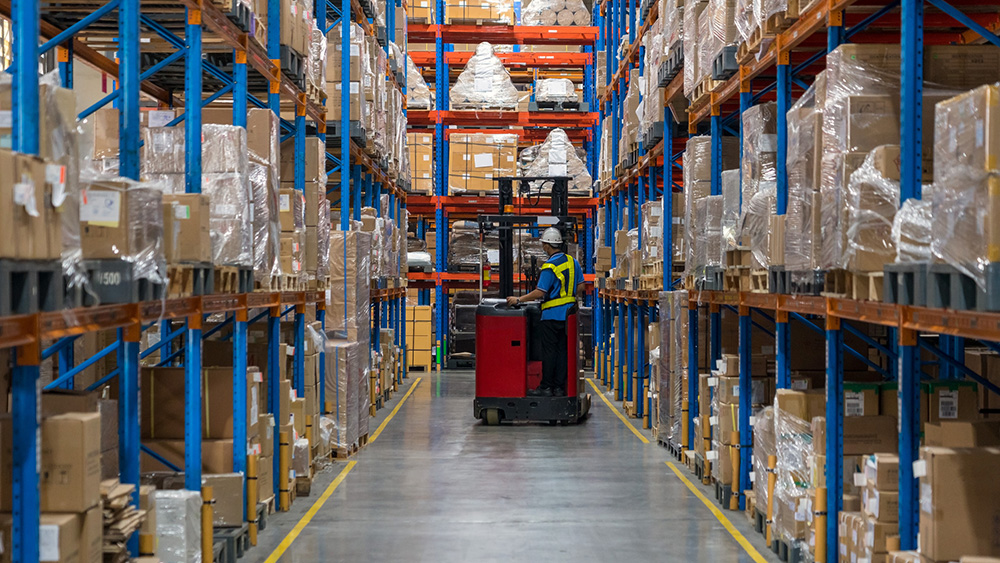 国内倉庫3拠点で最適な物流体制、小ロットにも対応。加工反販売や輸出入もサポート
